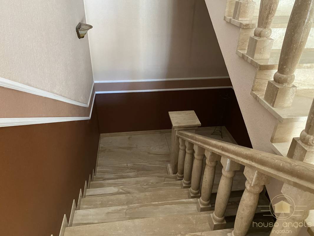 Mesés luxusingatlan eladó Akadémiaújtelen, a számozott utcákban