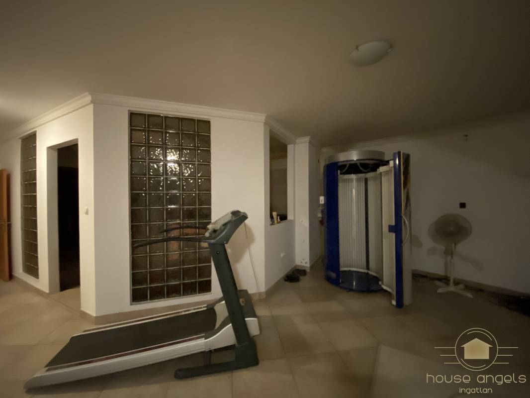 Mesés luxusingatlan eladó Akadémiaújtelen, a számozott utcákban