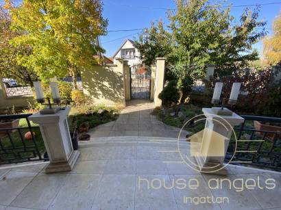 Mesés luxusingatlan eladó Akadémiaújtelen, a számozott utcákban