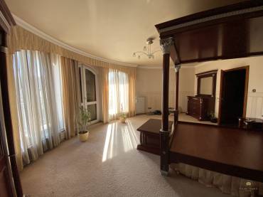 Mesés luxusingatlan eladó Akadémiaújtelen, a számozott utcákban