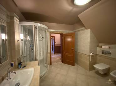 Mesés luxusingatlan eladó Akadémiaújtelen, a számozott utcákban