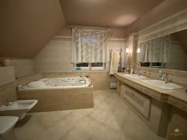 Mesés luxusingatlan eladó Akadémiaújtelen, a számozott utcákban