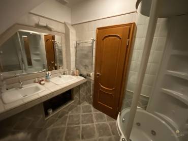 Mesés luxusingatlan eladó Akadémiaújtelen, a számozott utcákban