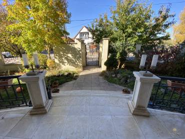 Mesés luxusingatlan eladó Akadémiaújtelen, a számozott utcákban