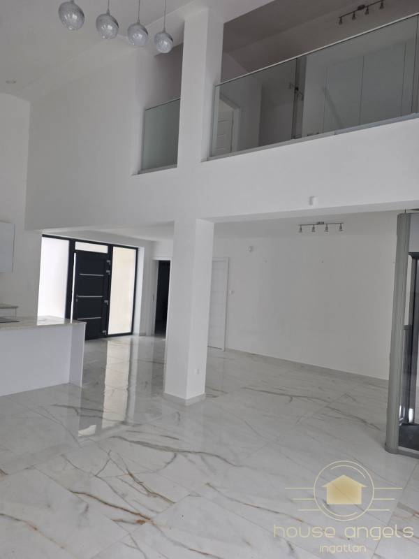 Belső kétszintes, liftes modern luxusház eladó Vecsésen