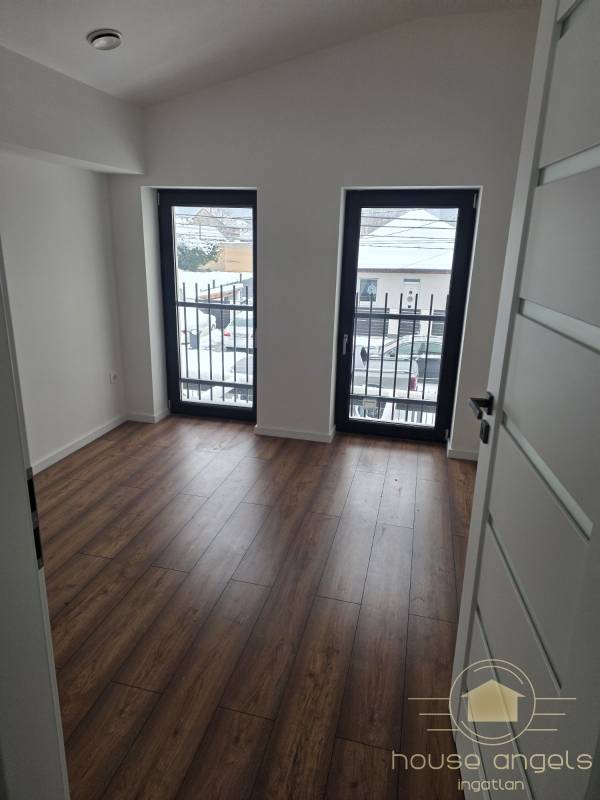 Belső kétszintes, liftes modern luxusház eladó Vecsésen