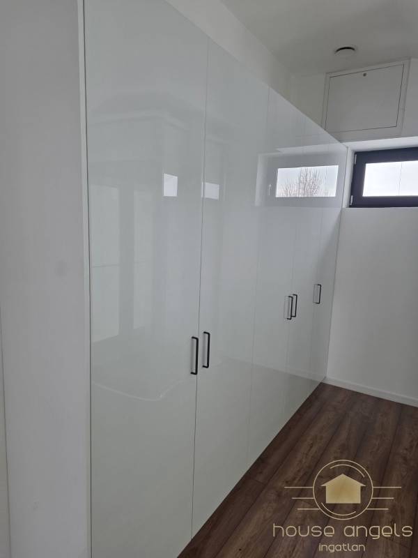 Belső kétszintes, liftes modern luxusház eladó Vecsésen