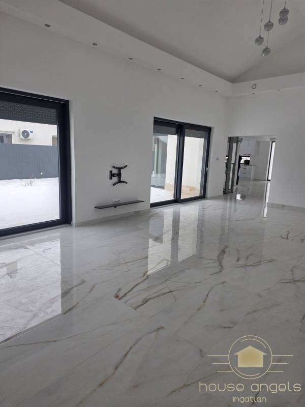 Belső kétszintes, liftes modern luxusház eladó Vecsésen