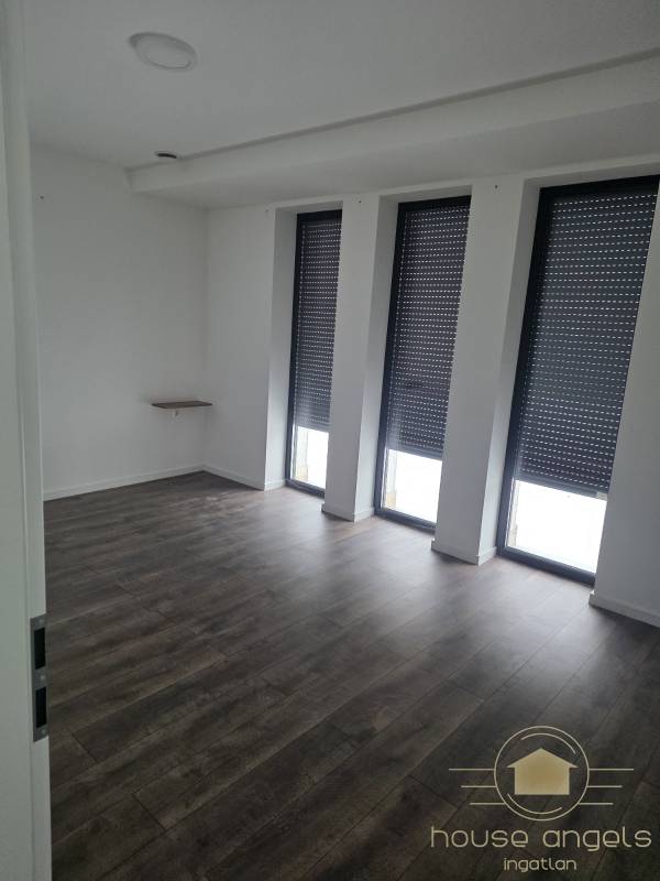 Belső kétszintes, liftes modern luxusház eladó Vecsésen