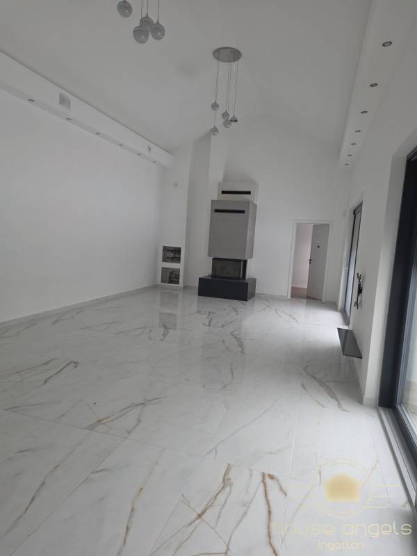 Belső kétszintes, liftes modern luxusház eladó Vecsésen