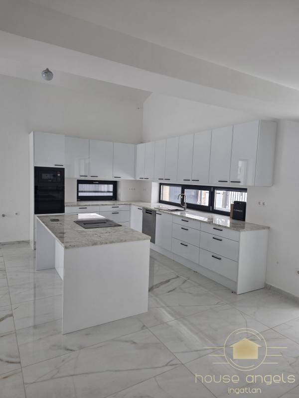 Belső kétszintes, liftes modern luxusház eladó Vecsésen