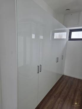 Belső kétszintes, liftes modern luxusház eladó Vecsésen