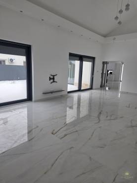 Belső kétszintes, liftes modern luxusház eladó Vecsésen