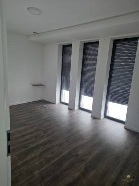 Belső kétszintes, liftes modern luxusház eladó Vecsésen