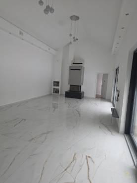 Belső kétszintes, liftes modern luxusház eladó Vecsésen