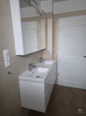 Belső kétszintes, liftes modern luxusház eladó Vecsésen