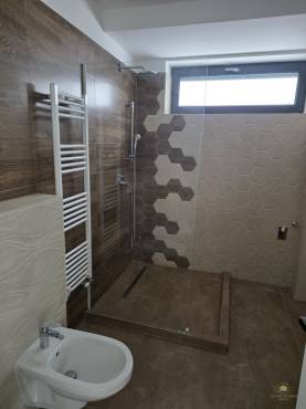 Belső kétszintes, liftes modern luxusház eladó Vecsésen