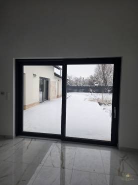 Belső kétszintes, liftes modern luxusház eladó Vecsésen