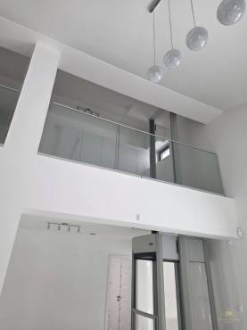 Belső kétszintes, liftes modern luxusház eladó Vecsésen