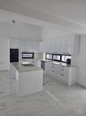 Belső kétszintes, liftes modern luxusház eladó Vecsésen