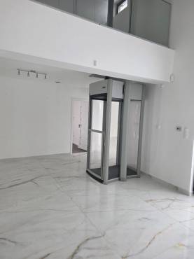 Belső kétszintes, liftes modern luxusház eladó Vecsésen