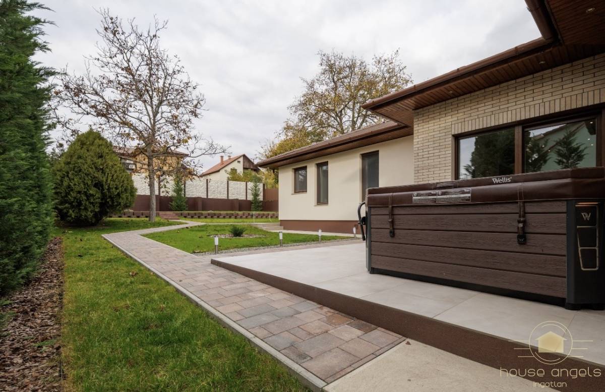 Meseszép luxusingatlan eladó a XVII. kerület Ecserhez közel eső részén