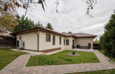 Meseszép luxusingatlan eladó a XVII. kerület Ecserhez közel eső részén