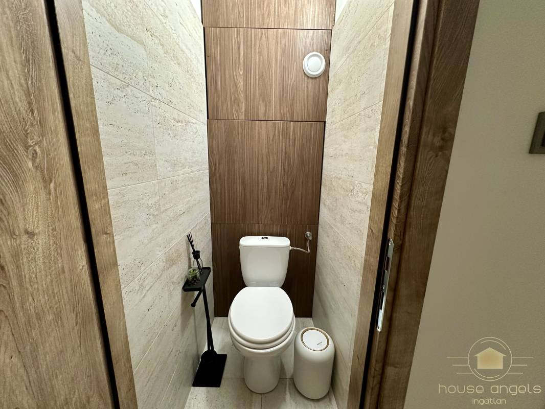 Gyönyörűen felújított 2 szobás lakás eladó az Újlak utcában