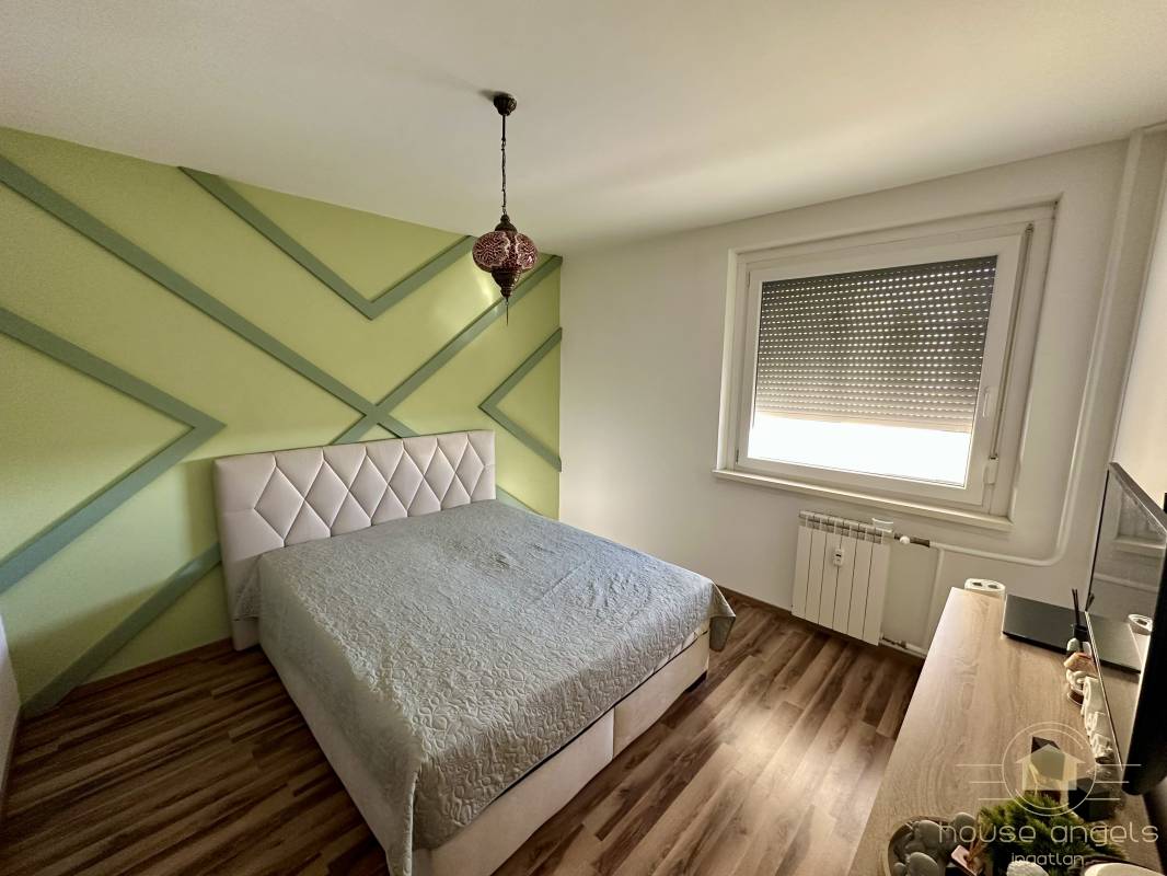 Gyönyörűen felújított 2 szobás lakás eladó az Újlak utcában