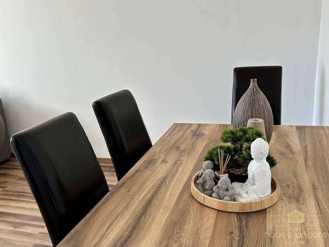 Gyönyörűen felújított 2 szobás lakás eladó az Újlak utcában