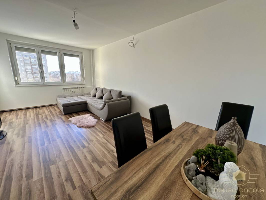 Gyönyörűen felújított 2 szobás lakás eladó az Újlak utcában