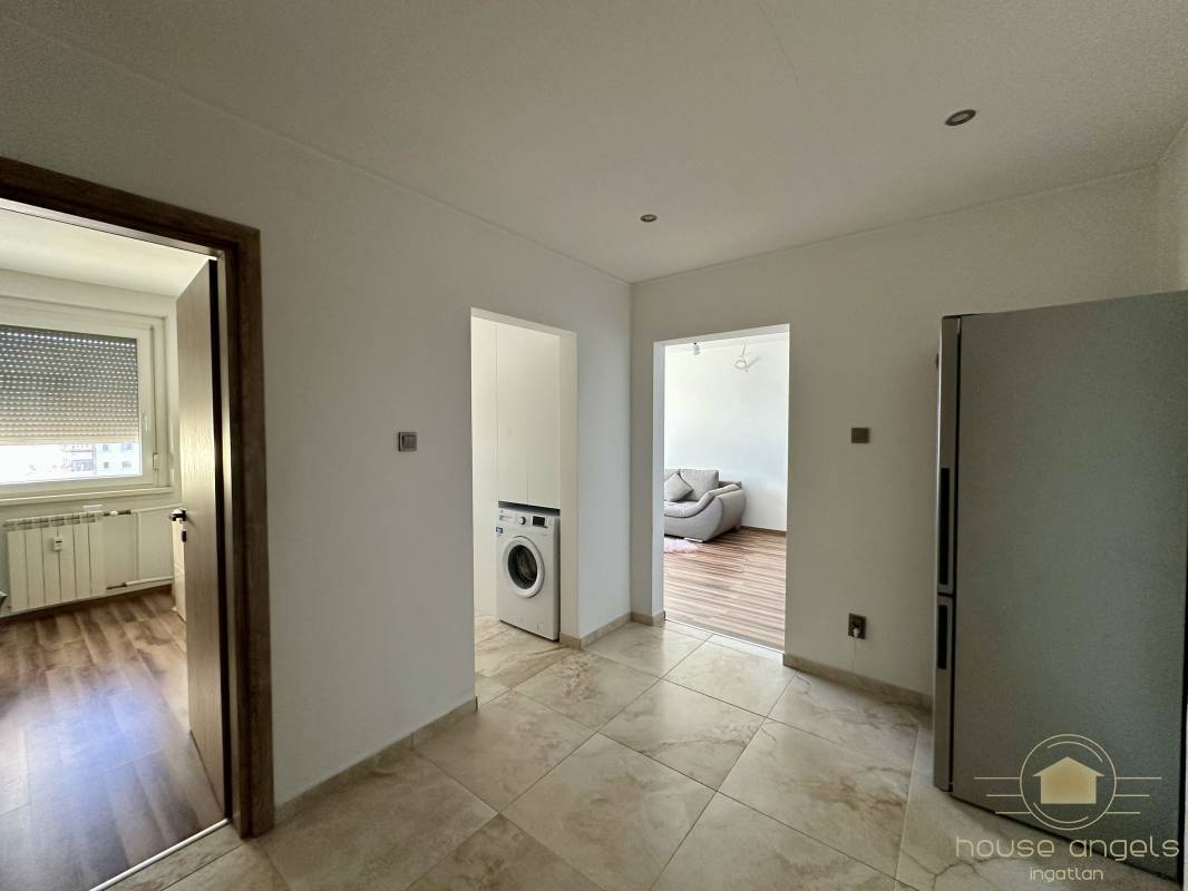 Gyönyörűen felújított 2 szobás lakás eladó az Újlak utcában