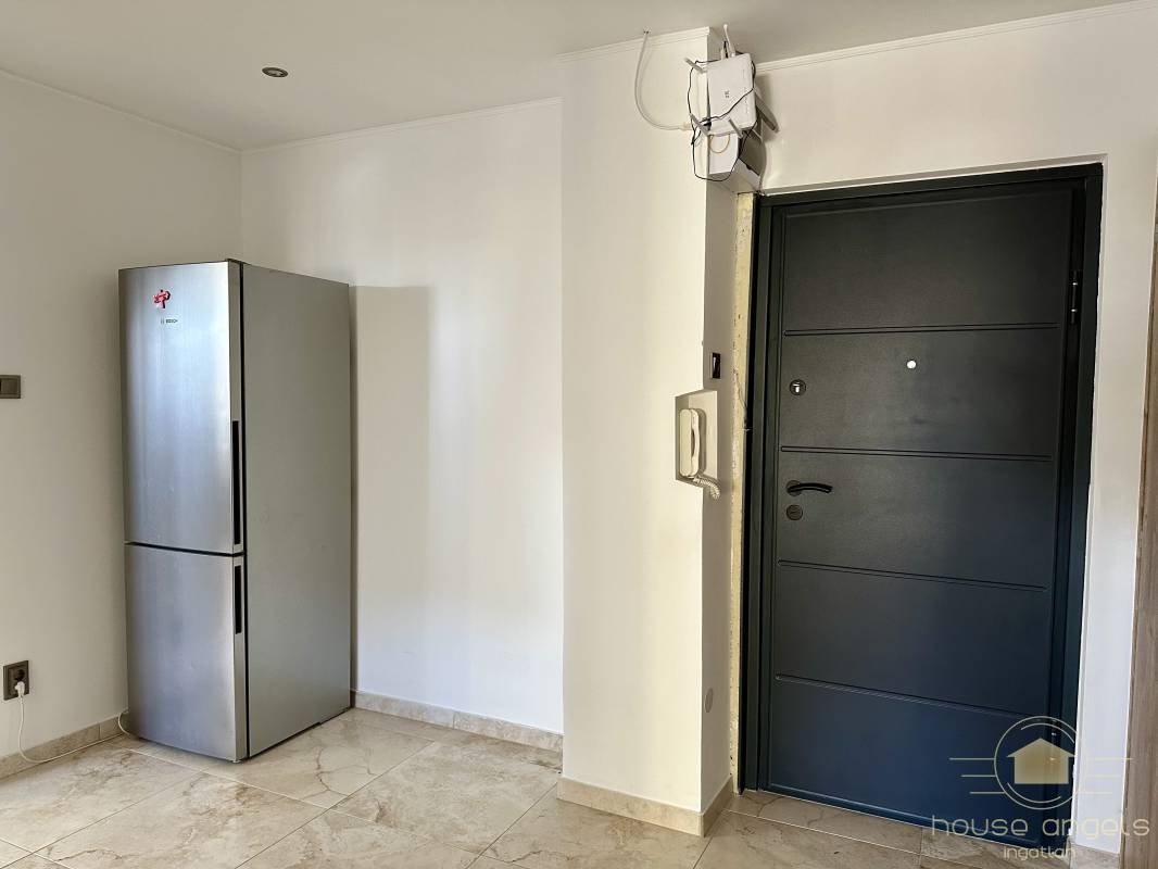 Gyönyörűen felújított 2 szobás lakás eladó az Újlak utcában