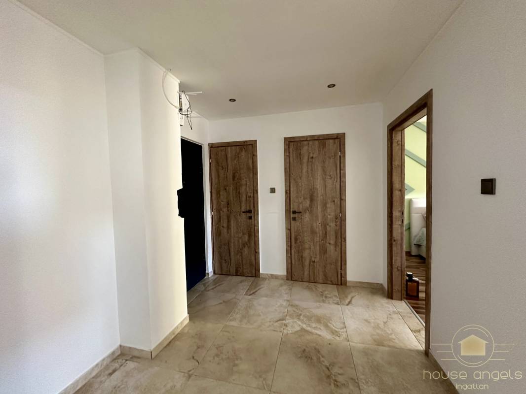 Gyönyörűen felújított 2 szobás lakás eladó az Újlak utcában