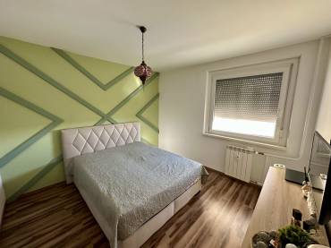 Gyönyörűen felújított 2 szobás lakás eladó az Újlak utcában