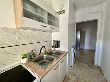 Gyönyörűen felújított 2 szobás lakás eladó az Újlak utcában