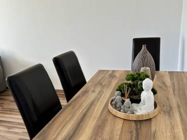 Gyönyörűen felújított 2 szobás lakás eladó az Újlak utcában