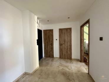 Gyönyörűen felújított 2 szobás lakás eladó az Újlak utcában