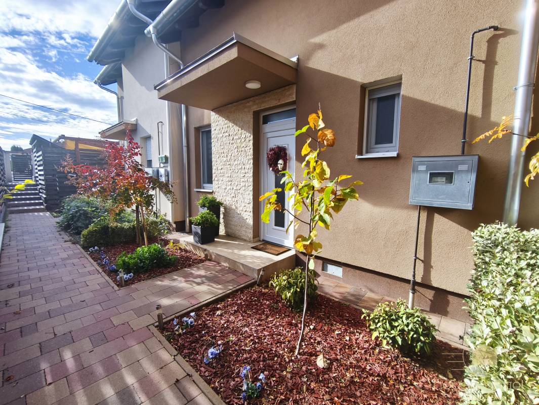 Eladó 4 szobás meseszép családi otthon Pécelen