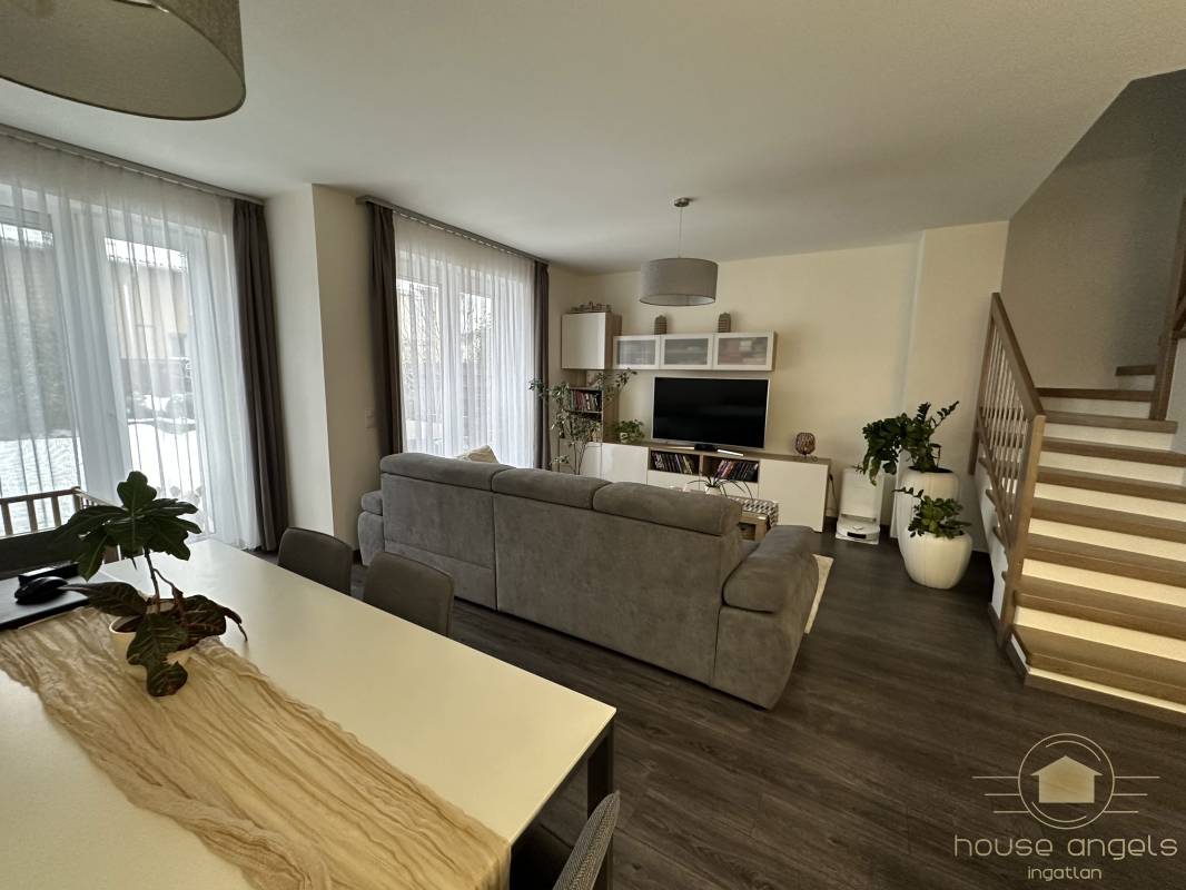 Eladó 4 szobás meseszép családi otthon Pécelen