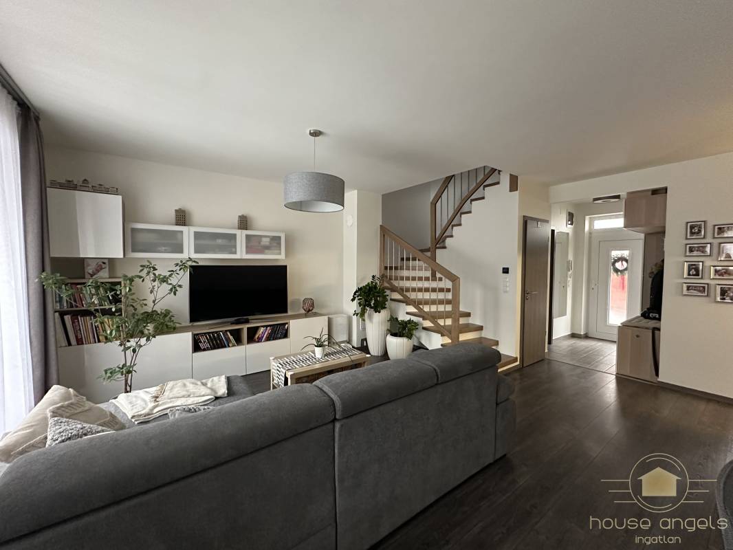 Eladó 4 szobás meseszép családi otthon Pécelen