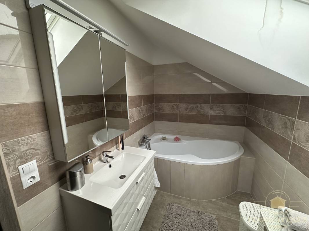 Eladó 4 szobás meseszép családi otthon Pécelen