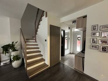 Eladó 4 szobás meseszép családi otthon Pécelen