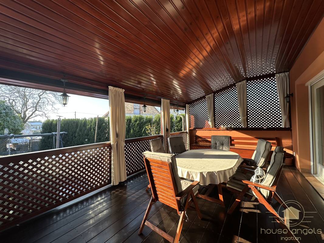 Eladó egy 4 hálószobás családi ház minőségi, luxus enteriőrrel  a XVII. kerület csendes részén