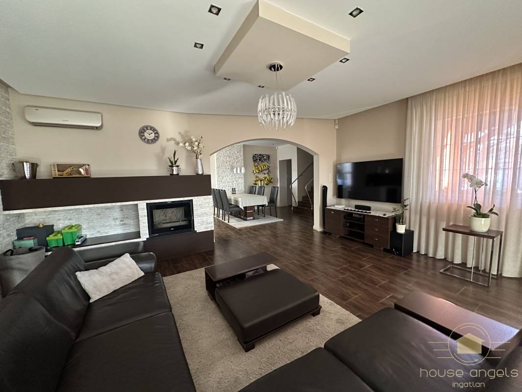 Eladó egy 4 hálószobás családi ház minőségi, luxus enteriőrrel  a XVII. kerület csendes részén