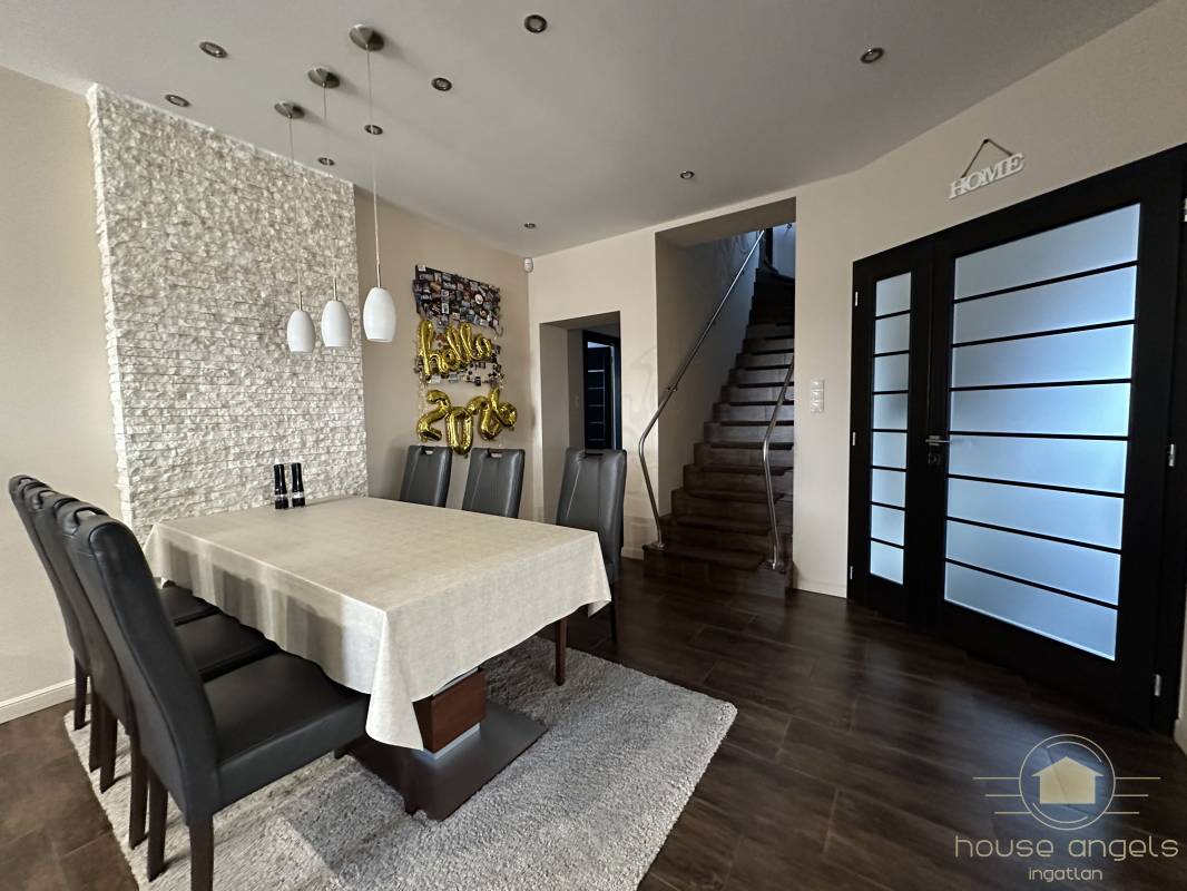 Eladó egy 4 hálószobás családi ház minőségi, luxus enteriőrrel  a XVII. kerület csendes részén