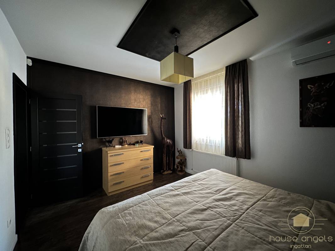 Eladó egy 4 hálószobás családi ház minőségi, luxus enteriőrrel  a XVII. kerület csendes részén