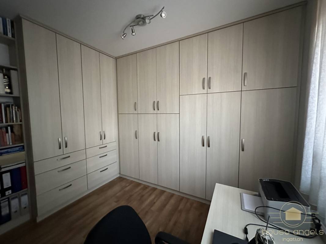 Eladó egy 4 hálószobás családi ház minőségi, luxus enteriőrrel  a XVII. kerület csendes részén