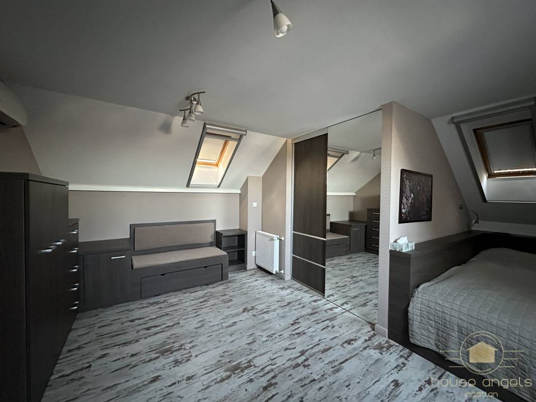 Eladó egy 4 hálószobás családi ház minőségi, luxus enteriőrrel  a XVII. kerület csendes részén