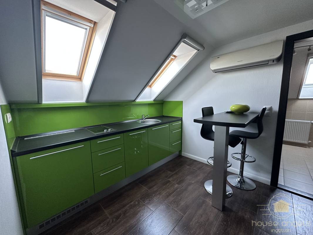 Eladó egy 4 hálószobás családi ház minőségi, luxus enteriőrrel  a XVII. kerület csendes részén